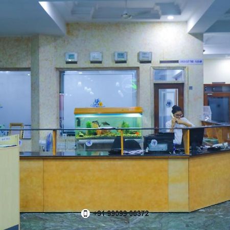Infocity Club And Resort Gandhinagar Esterno foto
