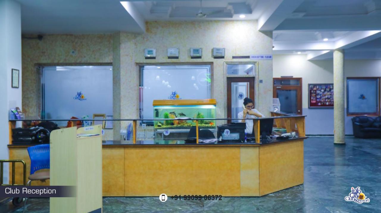 Infocity Club And Resort Gandhinagar Esterno foto
